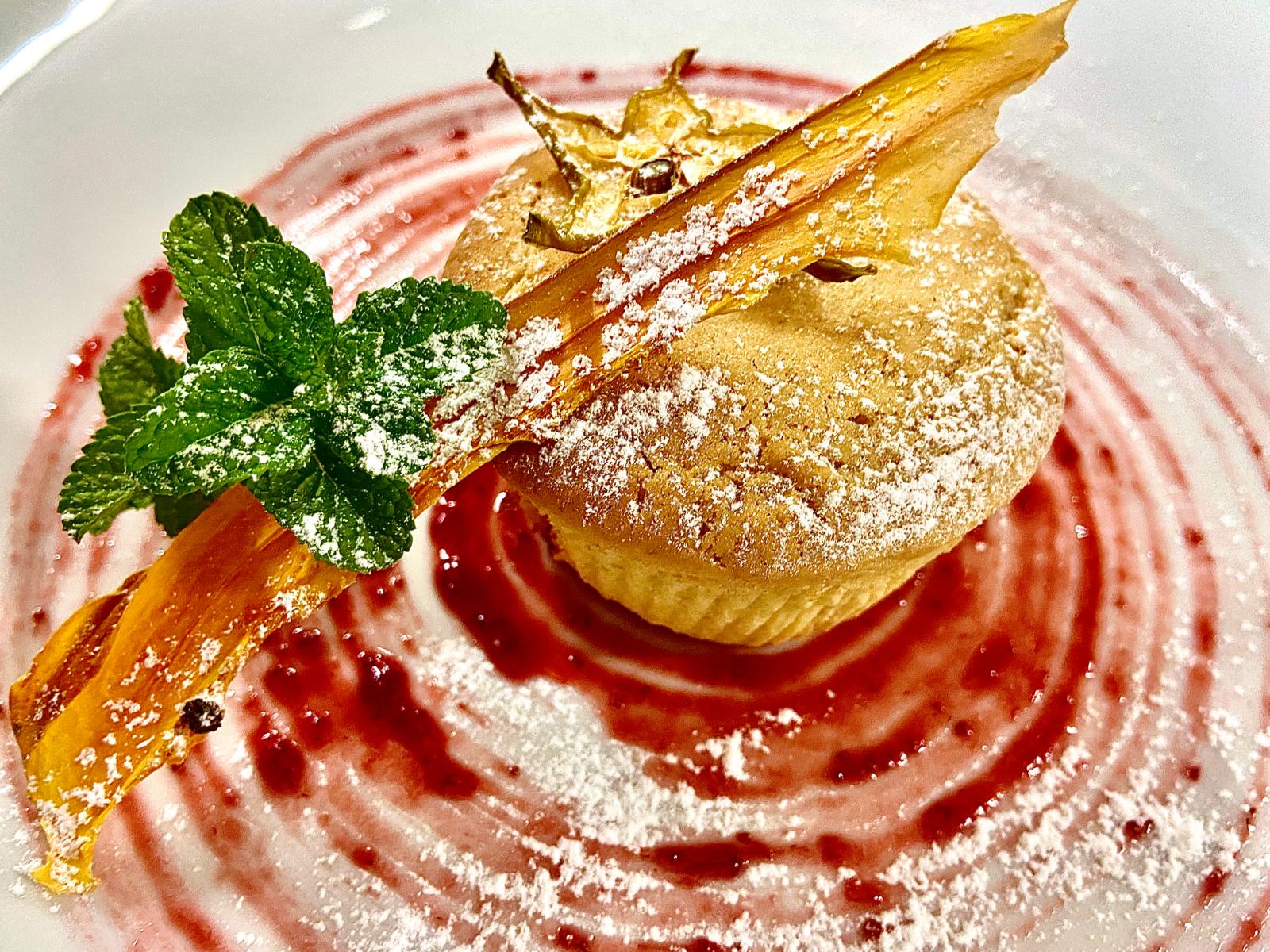 Al momento stai visualizzando Rotondetto con crema e marmellata di fragole​