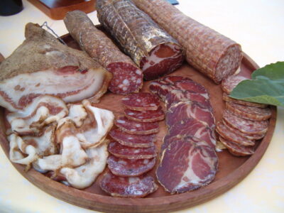 I salumi pugliesi che non possono mancare sulla nostra tavola!